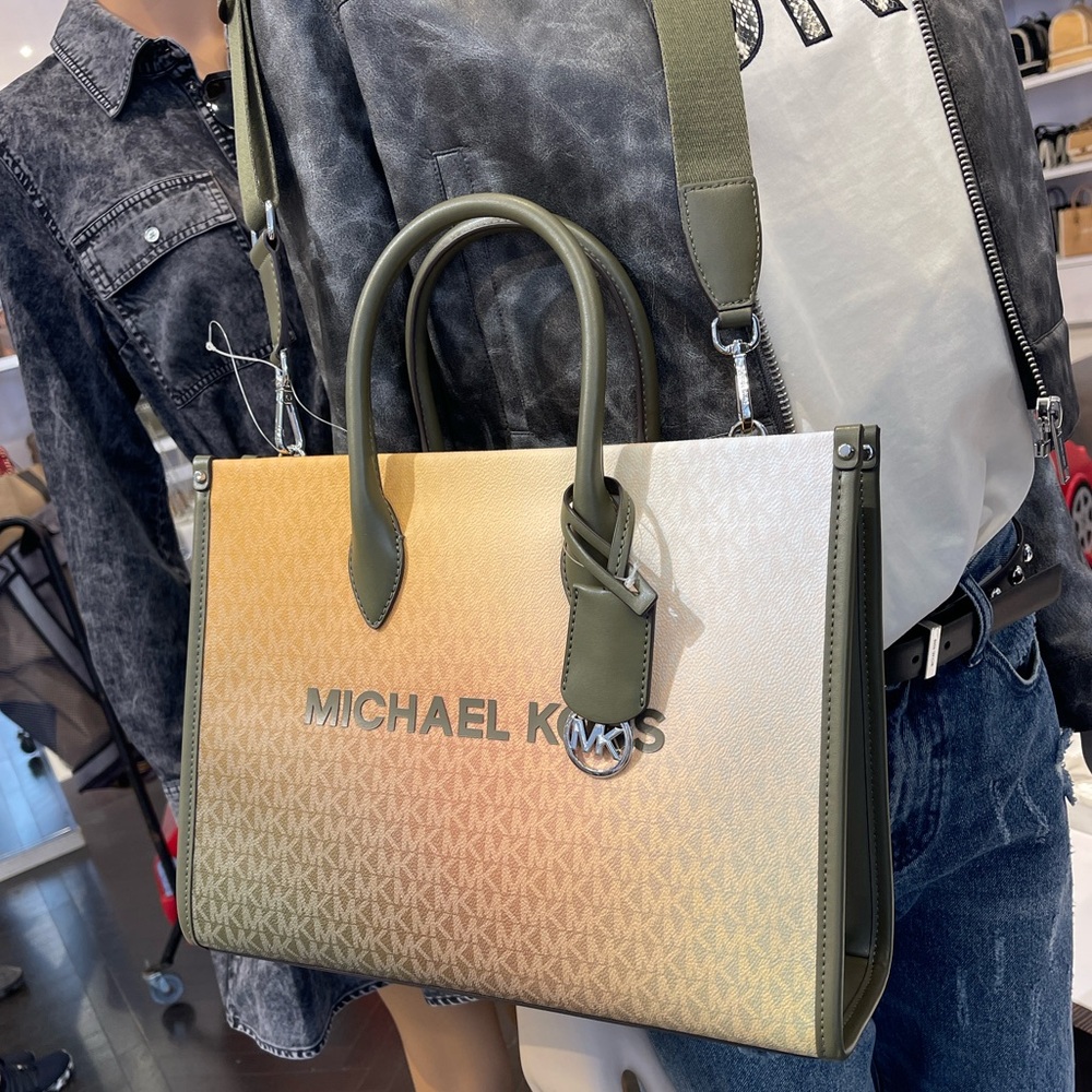 MICHAEL KORS Mirella Medium Ombré Signature Logo Tote Bag
Olive Combo
NWT - Picture 14 of 16